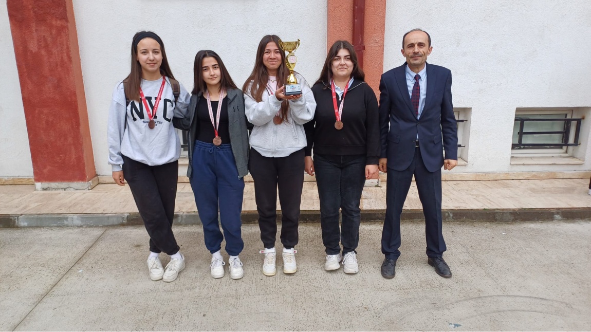 Bocce kız takımımız il 3. sü oldu.